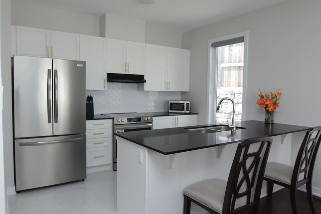 The Pizzicato Comfort And Convenience Close To Downtown Villa Ottawa Luaran gambar