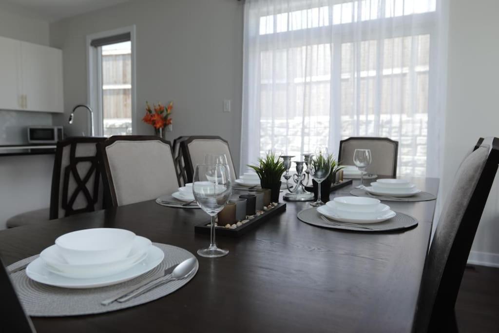 The Pizzicato Comfort And Convenience Close To Downtown Villa Ottawa Luaran gambar